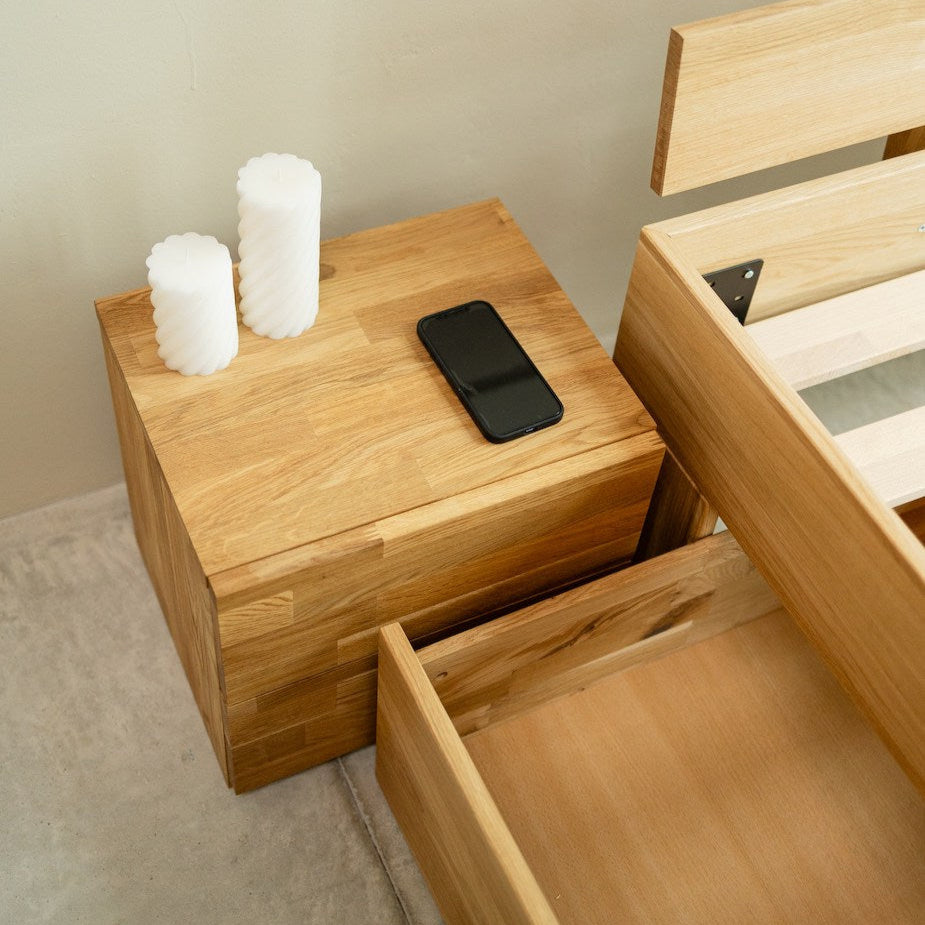 Table de chevet en bois massif de chêne durable